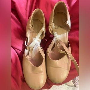 LaDuca Alexis 2.5” heel - size 7.5 soft sole, nude - lightly used